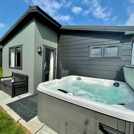 *Luxury Holiday Home With Hot Tub Close To Beach* Penally Exterior photo