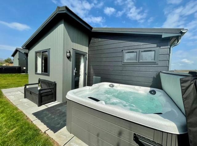 *Luxury Holiday Home With Hot Tub Close To Beach* Penally Exterior photo