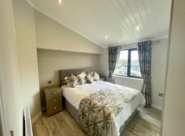 *Luxury Holiday Home With Hot Tub Close To Beach* Penally Exterior photo